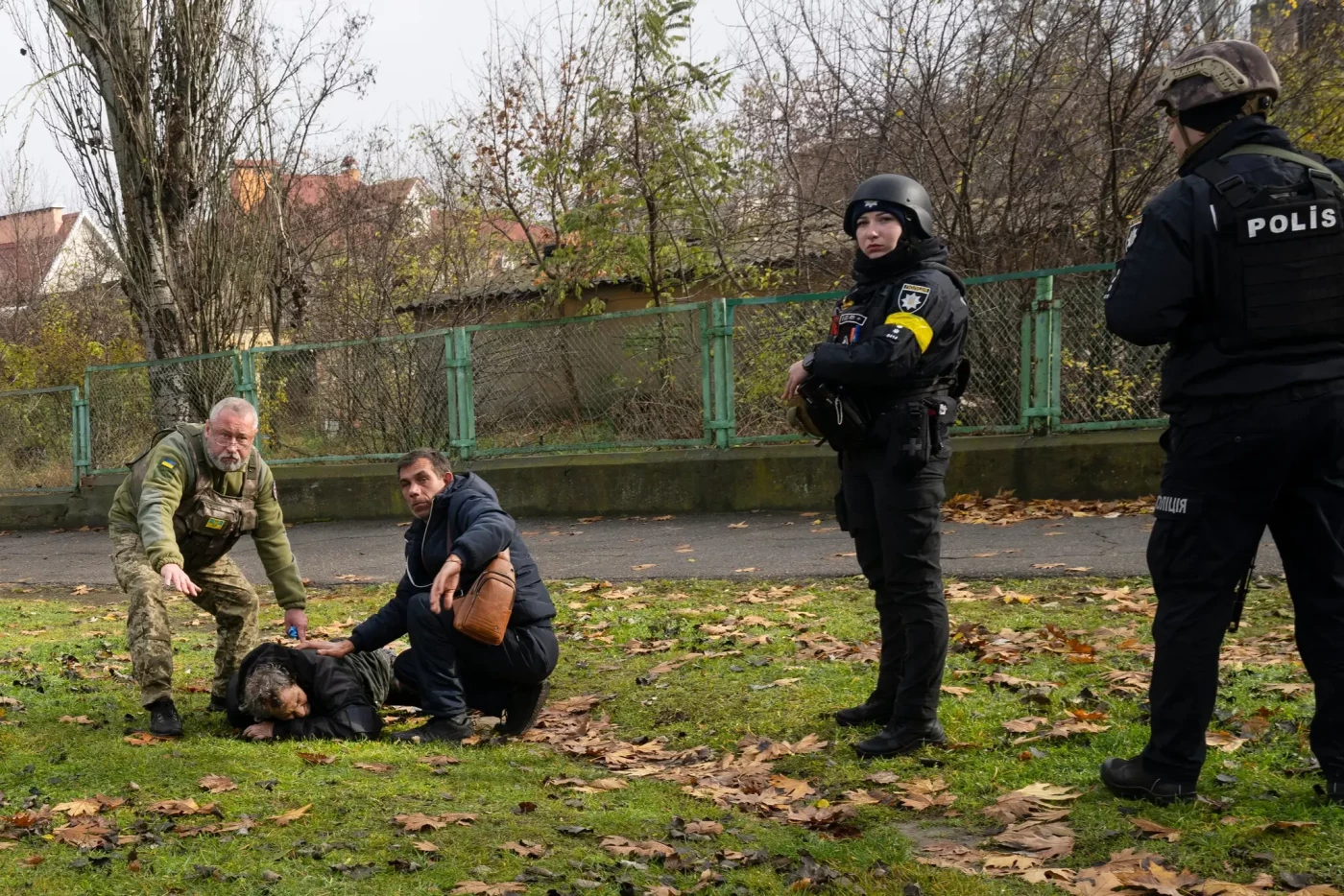 «Я хочу втекти»: російські обстріли несуть у Херсон жах і смерть навіть після відступу